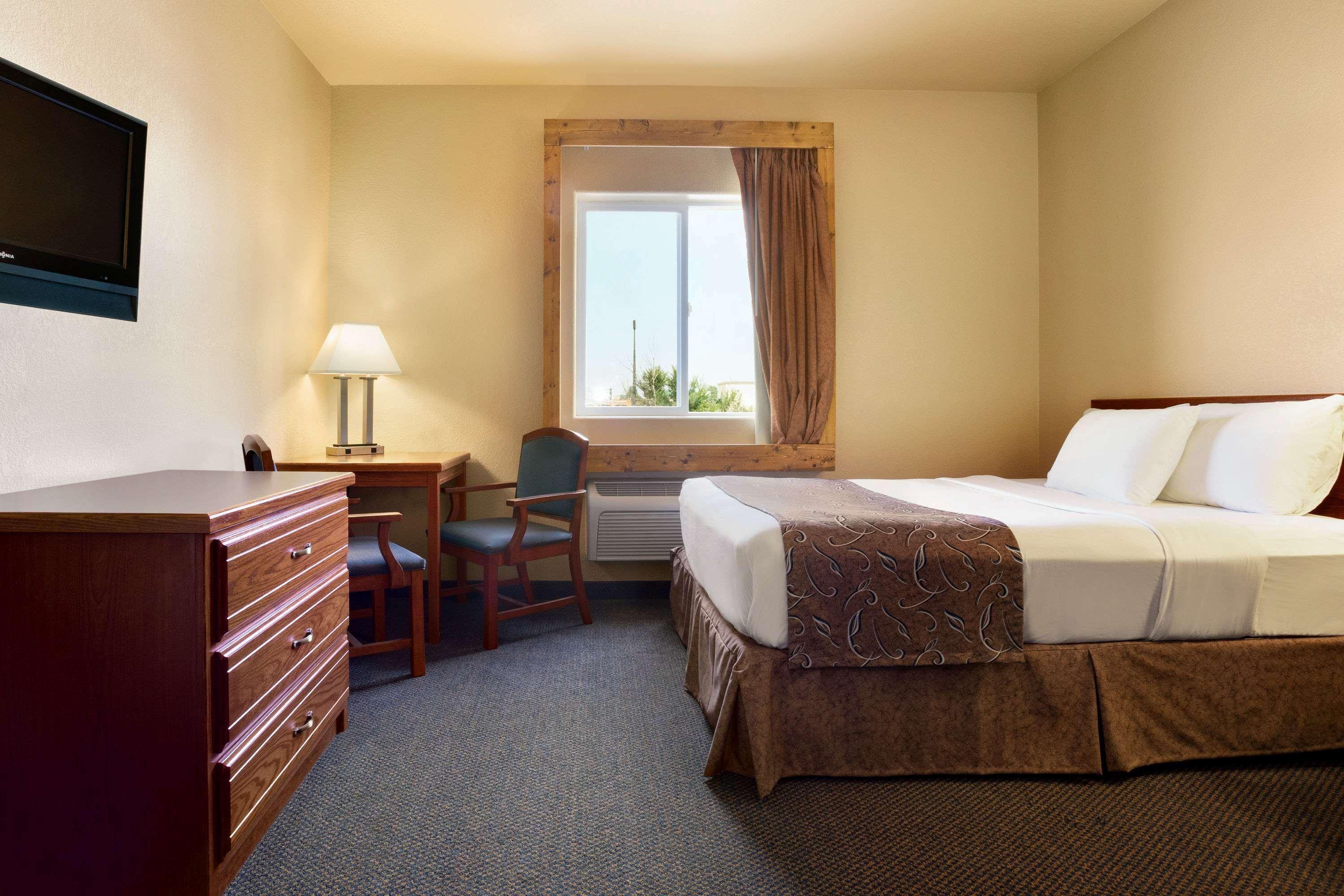 Travelodge By Wyndham Gillette Extérieur photo
