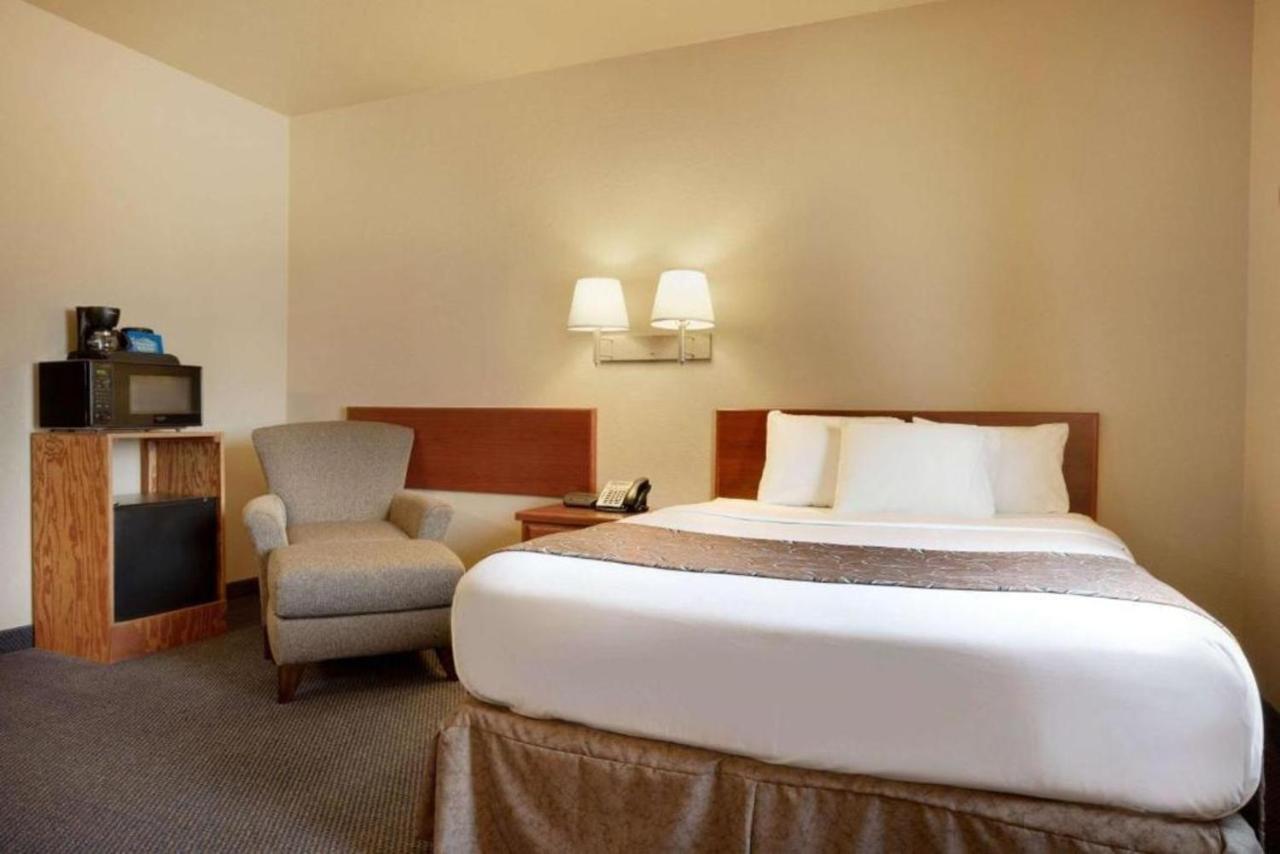 Travelodge By Wyndham Gillette Extérieur photo