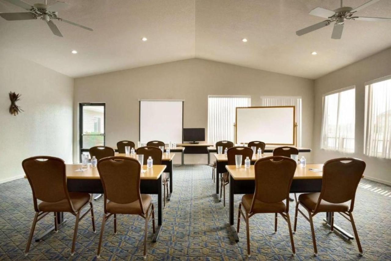 Travelodge By Wyndham Gillette Extérieur photo