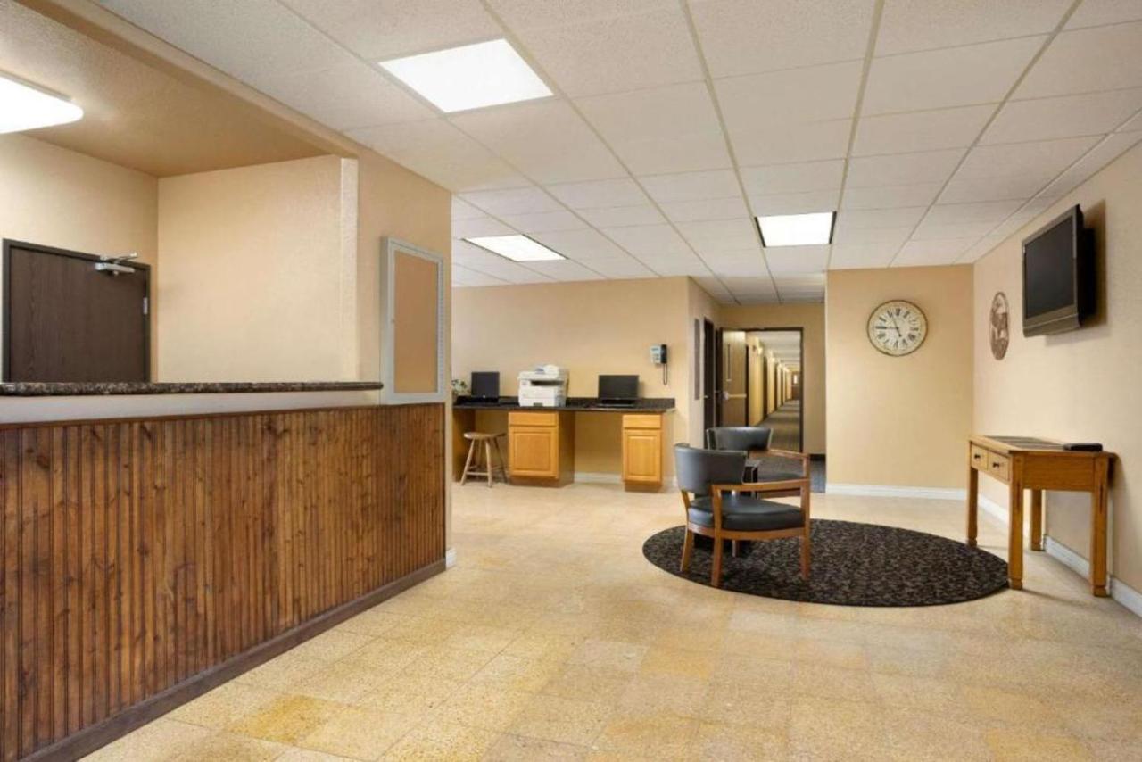 Travelodge By Wyndham Gillette Extérieur photo